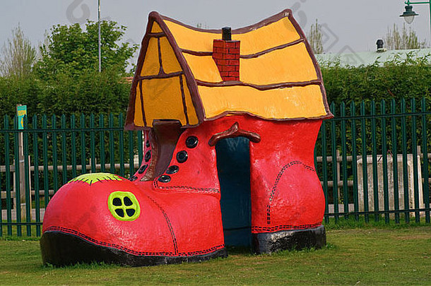 大型红鞋/靴子儿童游乐场