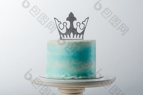 蓝色的白色蛋糕皇冠