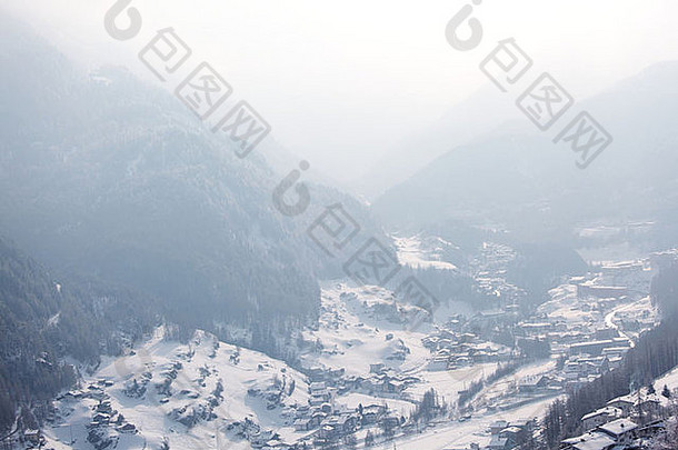 阿尔卑斯山顶上的山村