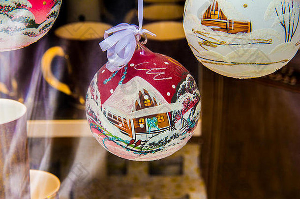 圣诞节玩具圣诞节树玩具红色的玻璃球图片房子雪圣诞节主题