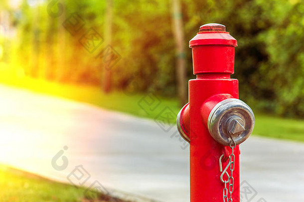 红色的火消火栓路关闭
