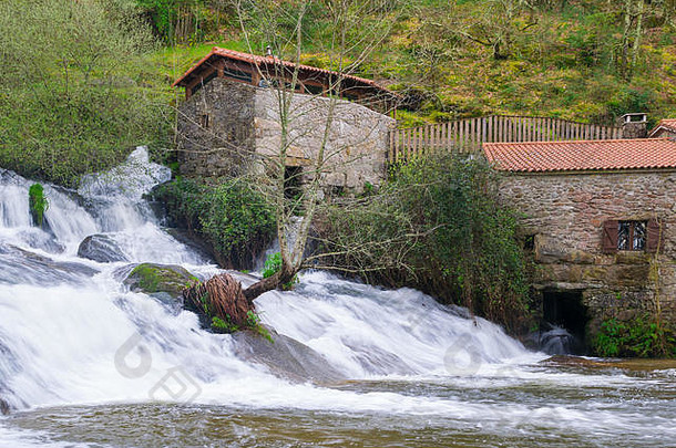 瀑布水米尔斯巴罗萨河自然公园巴罗加利西亚西班牙