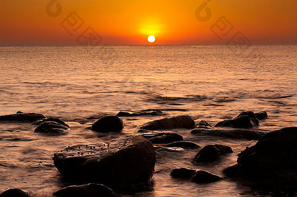 美丽的宁静日出aqqa海滩富查伊拉阿联酋