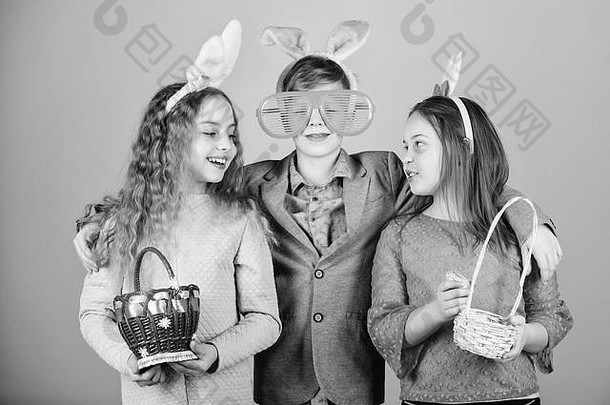 孩子们兔子兔子耳朵快乐复活节春天假期聚会，派对蛋亨特家庭姐妹关系女孩<strong>男孩</strong>busket快乐孩子们快乐复活节兔子复活节鸡蛋