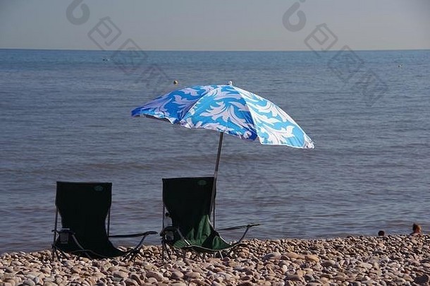 一对椅子阳伞sidmouth海滩平静英语通道德文郡夏天