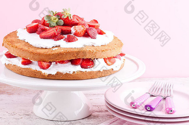 草莓层蛋糕