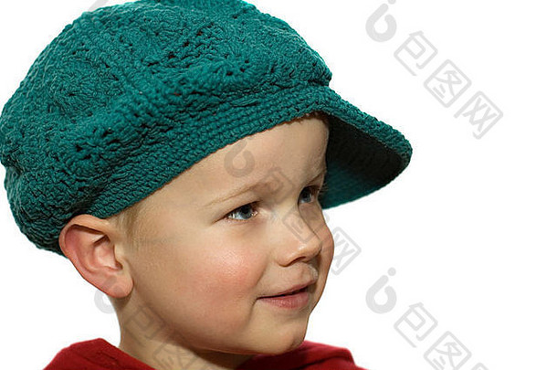 一个戴着绿色帽子的三岁小孩的<strong>可爱照片</strong>