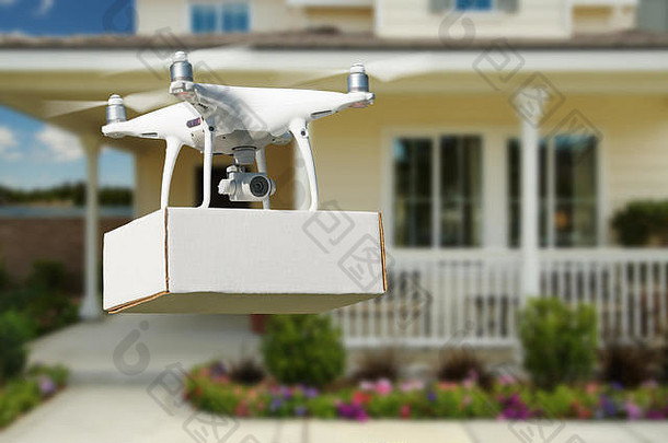 无人驾驶<strong>飞机</strong>系统（UAV）四旋翼无人机在屋内交付包裹。