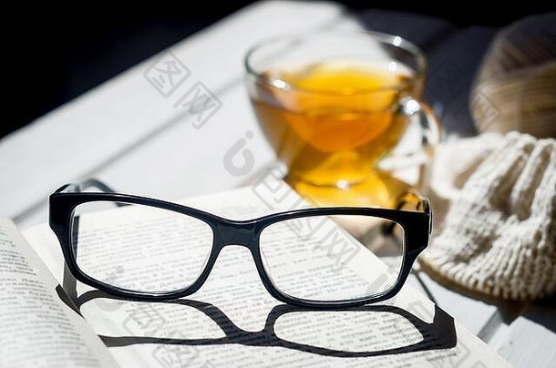 眼镜开放书杯茶针织线程