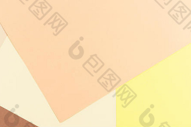 色彩柔和的棕色、米色和黄色纸张背景。