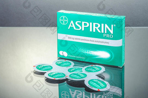 梯度背景阿司匹林片。阿司匹林由总部位于德国勒沃库森的拜耳制药公司生产。