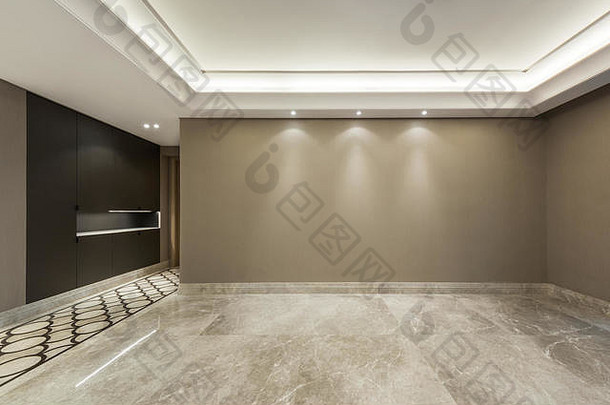 大理石地板和米色墙纸装饰的空房间