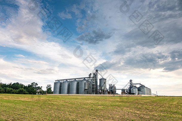 用于的农业厂和用于干燥、清洁和储存农产品、面粉、谷物和谷物的筒仓