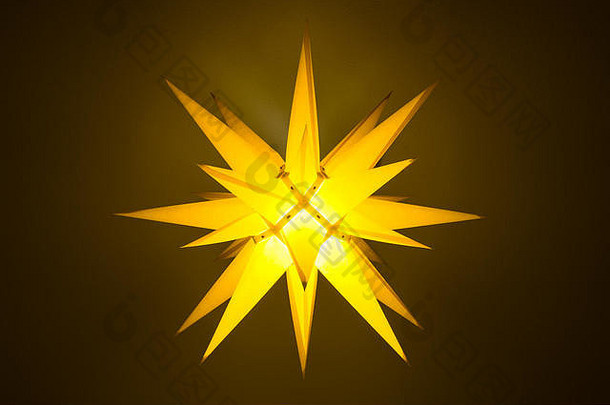 黄色的照亮摩拉维亚人明星