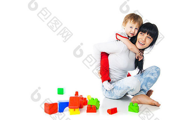 妈妈和宝宝玩积木玩具