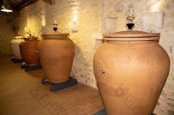 现代葡萄酒橄榄油陶土双耳酒窖