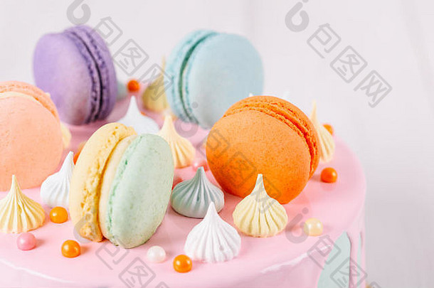 色彩斑斓的macaron生日蛋糕甜蜜的糖果一流的