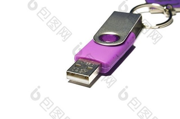 粉红色的小型便携式USB闪存驱动器