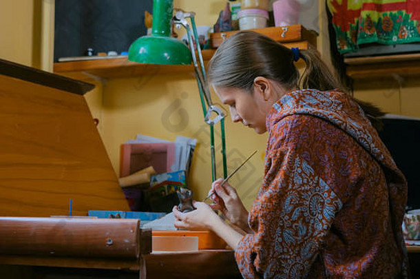 专业女人波特绘画陶瓷纪念品一分钱吹口哨车间