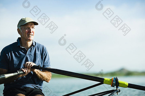 美国科罗拉多州中年男子划艇单桨划艇