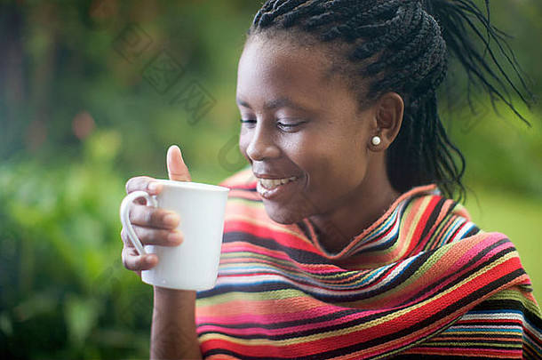 女人喝咖啡彼得马里茨堡夸祖鲁-纳塔尔省南非洲