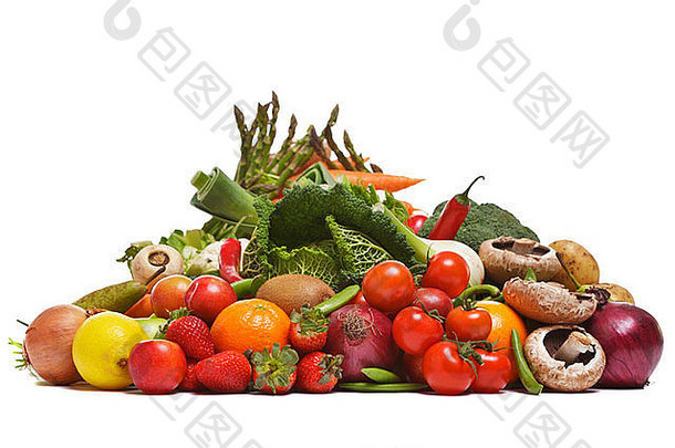 白色背景上隔离的一大群水果和蔬菜的照片。