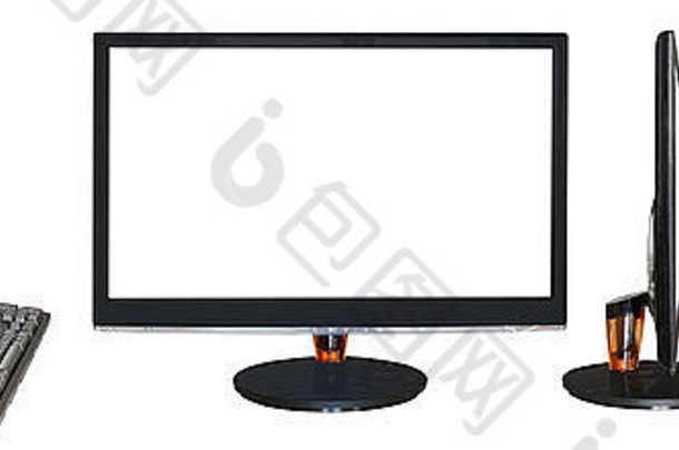 一套宽屏黑色电脑显示器，带有隔离在白色背景上的剪切屏