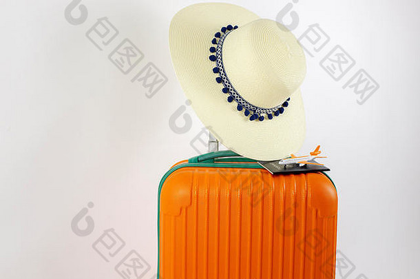 夏日时光-旅行袋和草帽-图片