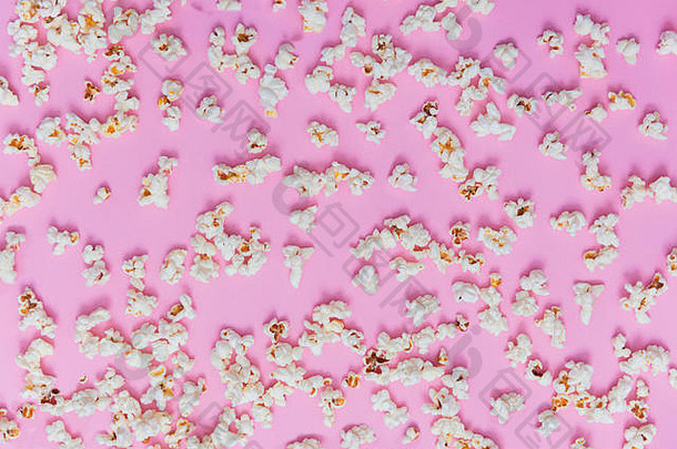 爆米花模式粉红色的背景前视图