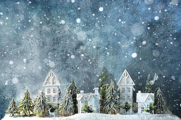 冷淡的冬天仙境森林降雪房子树圣诞节作文概念背景