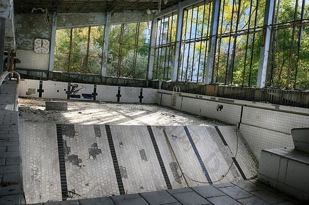 被遗弃的游泳池普里皮亚<strong>季</strong>鬼小镇切尔诺贝利核事故排除区