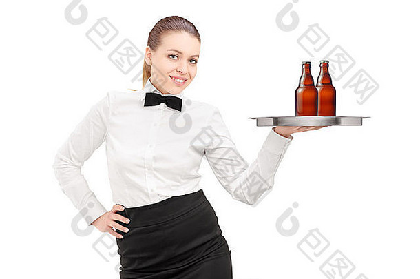 女服务员弓领带持有托盘瓶啤酒孤立的白色背景