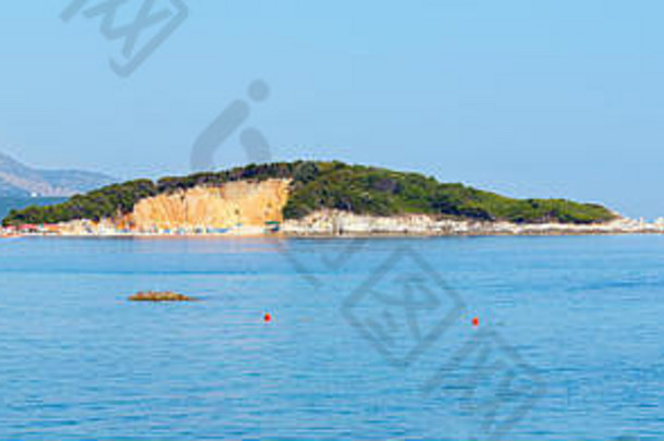 美丽的爱奥尼亚海早....夏天海岸视图海滩ksamil阿尔巴尼亚照片针高分辨率全景