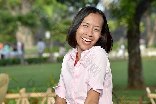 微笑漂亮的菲律宾女