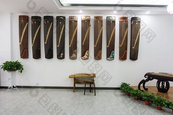 古筝<strong>教育培训机构</strong>中国室内装饰简单的优雅的显示魅力中国人传统的文化
