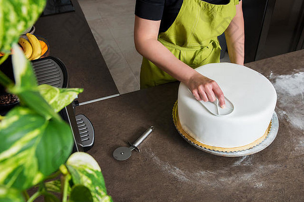 面目全非,女人面包店装修婚礼蛋糕白色根据视图