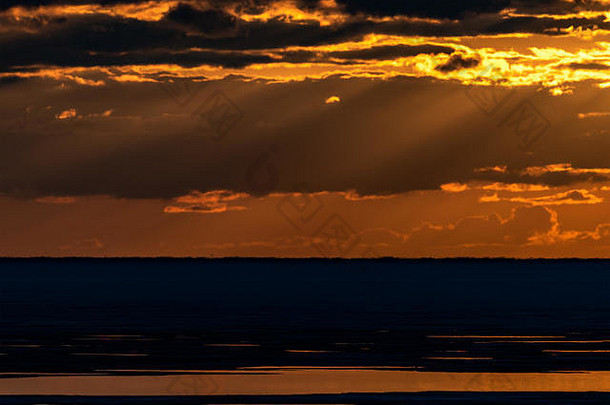 射线设置太阳画天空黄色的橙色颜色美丽的日落海俄罗斯西伯利亚新西伯利亚地区