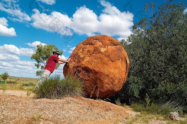 澳大利亚，神秘岩石形成的人魔鬼的大理石-又<strong>名卡</strong>鲁<strong>卡</strong>鲁，被土著人称为彩虹蛇的蛋-土著人