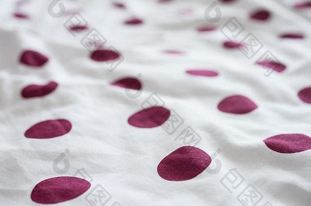 白色亚麻布，紫色套圈床上用品