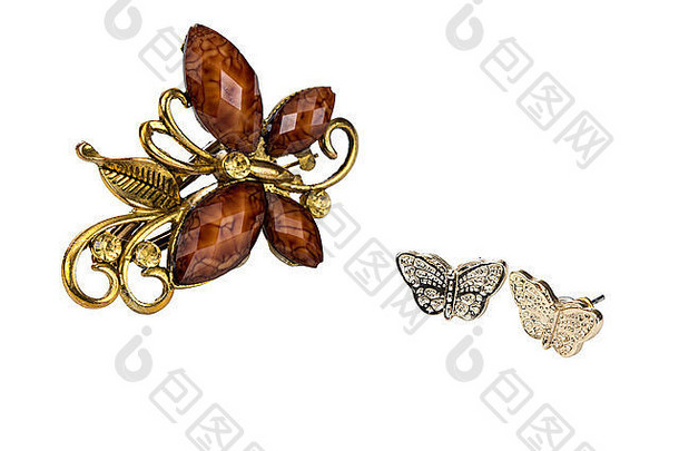 白色背景上的蝴蝶发夹蟹和蝴蝶金耳环
