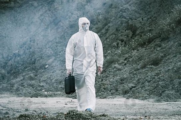 实验室技术员面具化学保护西装走干地面工具盒子有毒烟