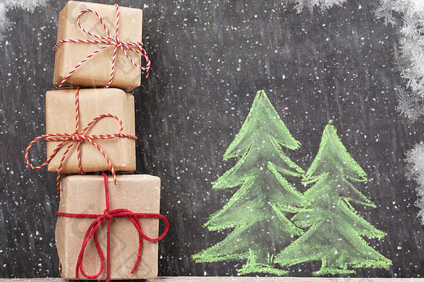 圣诞节礼物盒子手画圣诞节冷杉树雪