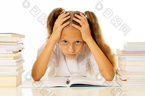 伤心累了可爱的女学生金发碧眼的头发坐着压力家庭作业压倒研究教科书孩子们<strong>教育学院</strong>