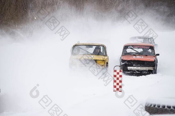 冰上跑道上的冬季比赛。俄罗斯拉达<strong>赛车</strong>公司。