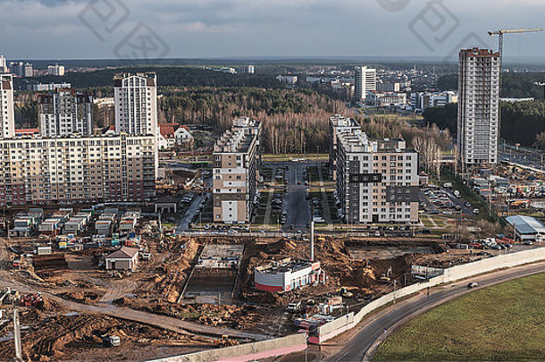 白俄罗斯明斯克：建造多仓库房屋