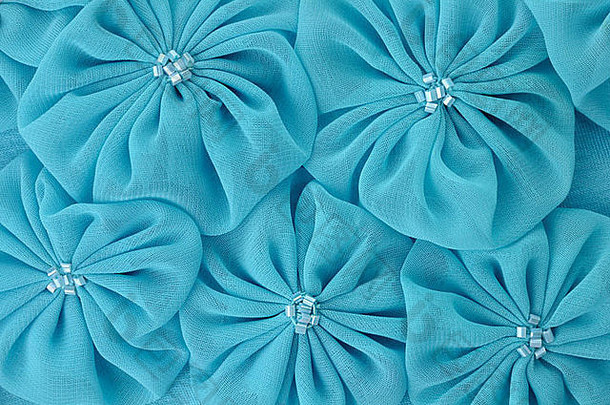 蓝色织物花朵，背景特写