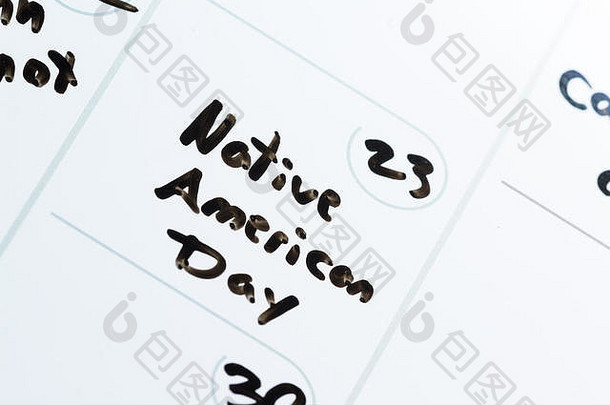 每日计划或日历的特写镜头，为庆祝活动或节日手写信息