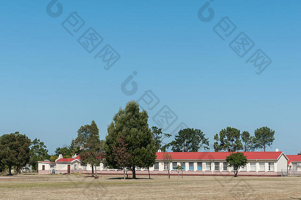 卡拉塔拉的一所小学，位于花园路线七通公路上的一个村庄