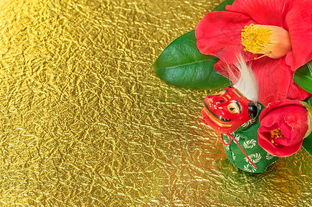 日本问候卡椿本花被称为冬天玫瑰可爱的日本民间传说动物小雕像描绘shishimai利奥