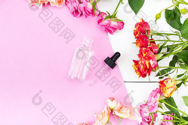 皮肤护理化妆品框架新鲜的玫瑰本质石油粉红色的白色桌子上<strong>美背</strong>景模拟前视图平躺